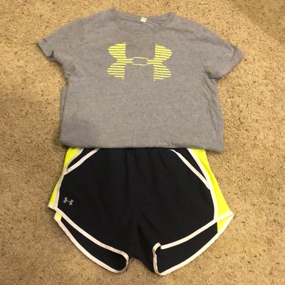 Womens Under Armour shirt set Size M top and Size S bottom